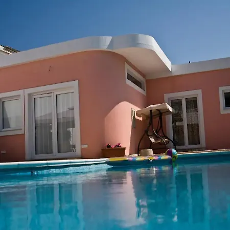 Villa Dalla With Swimming Pool