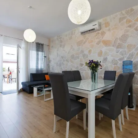 Vila Dalla With Swimming Pool *