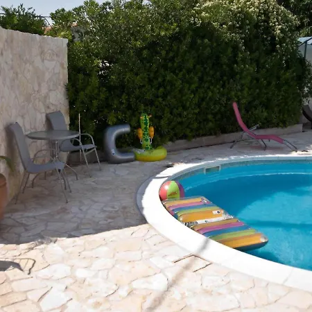 Dalla With Swimming Pool Split